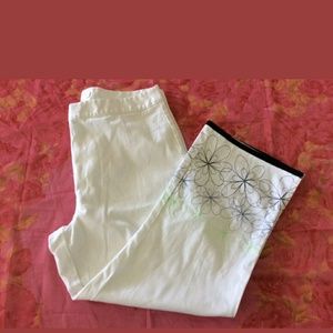 GEOFFREY BEENE Capri Pants W Sz 10 Stretch White
